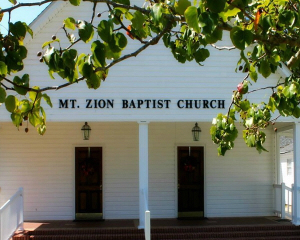 Front view of Mt Zion Baptist Church in Axson, Georgia